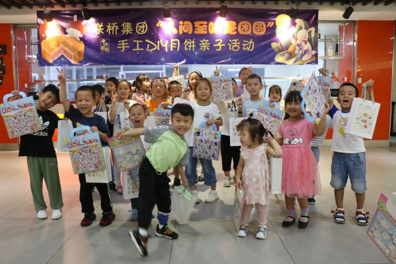 “人間至味是團(tuán)圓”DIY月餅親子活動(dòng)(圖5) “人間至味是團(tuán)圓”DIY月餅親子活動(dòng)(圖5)