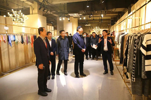 威海市黨建引領(lǐng)兩新組織高質(zhì)量發(fā)展觀摩團到聯(lián)橋集團觀摩