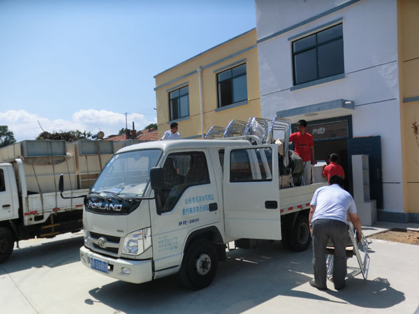 聯(lián)橋集團(tuán)為幫扶村捐贈辦公設(shè)備