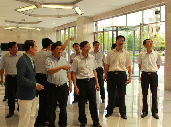 中國(guó)農(nóng)業(yè)銀行總行信貸管理部副總經(jīng)理張耀平一行來聯(lián)橋考察調(diào)研