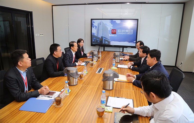 威海市委副書記、市長張海波到聯(lián)橋集團調(diào)研