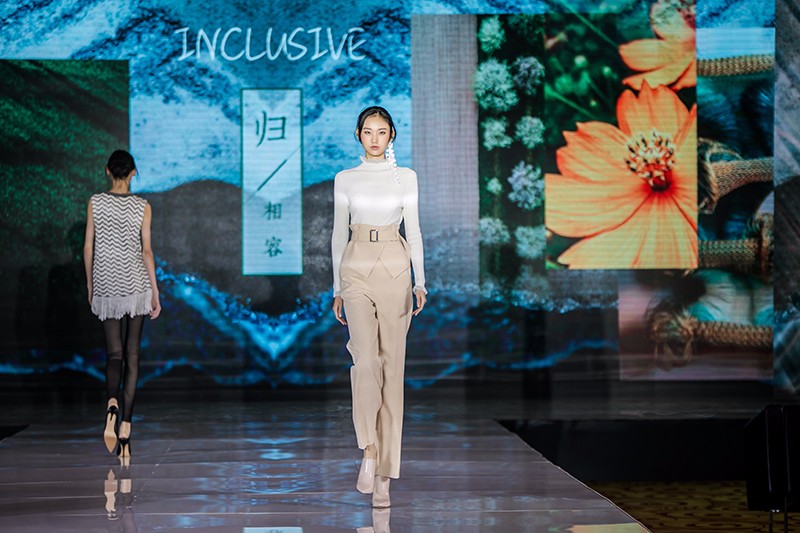 “創(chuàng)意 · 跨越 國(guó)家毛衫紗線資源共享平臺(tái)啟動(dòng)儀式”在威海聯(lián)橋集團(tuán)盛裝啟幕(圖41) “創(chuàng)意 · 跨越 國(guó)家毛衫紗線資源共享平臺(tái)啟動(dòng)儀式”在威海聯(lián)橋集團(tuán)盛裝啟幕(圖41)