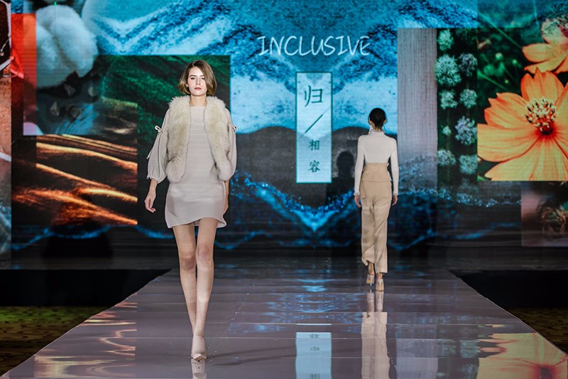 “創(chuàng)意 · 跨越 國(guó)家毛衫紗線資源共享平臺(tái)啟動(dòng)儀式”在威海聯(lián)橋集團(tuán)盛裝啟幕(圖45) “創(chuàng)意 · 跨越 國(guó)家毛衫紗線資源共享平臺(tái)啟動(dòng)儀式”在威海聯(lián)橋集團(tuán)盛裝啟幕(圖45)