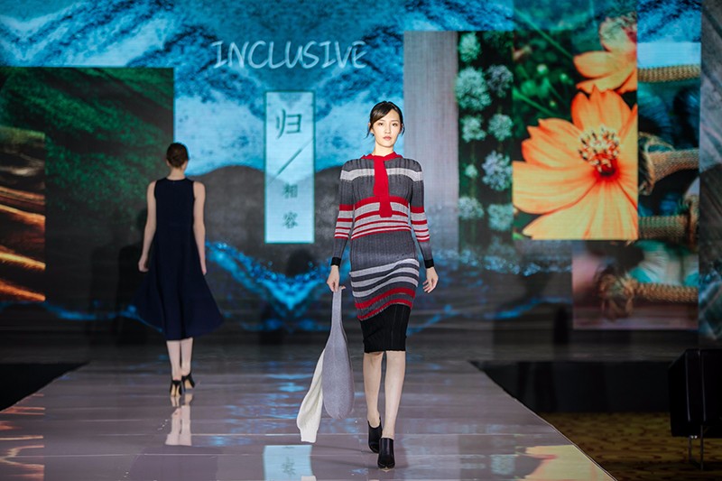 “創(chuàng)意 · 跨越 國(guó)家毛衫紗線資源共享平臺(tái)啟動(dòng)儀式”在威海聯(lián)橋集團(tuán)盛裝啟幕(圖47) “創(chuàng)意 · 跨越 國(guó)家毛衫紗線資源共享平臺(tái)啟動(dòng)儀式”在威海聯(lián)橋集團(tuán)盛裝啟幕(圖47)