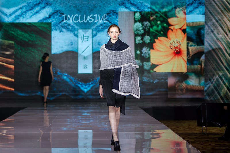 “創(chuàng)意 · 跨越 國(guó)家毛衫紗線資源共享平臺(tái)啟動(dòng)儀式”在威海聯(lián)橋集團(tuán)盛裝啟幕(圖46) “創(chuàng)意 · 跨越 國(guó)家毛衫紗線資源共享平臺(tái)啟動(dòng)儀式”在威海聯(lián)橋集團(tuán)盛裝啟幕(圖46)