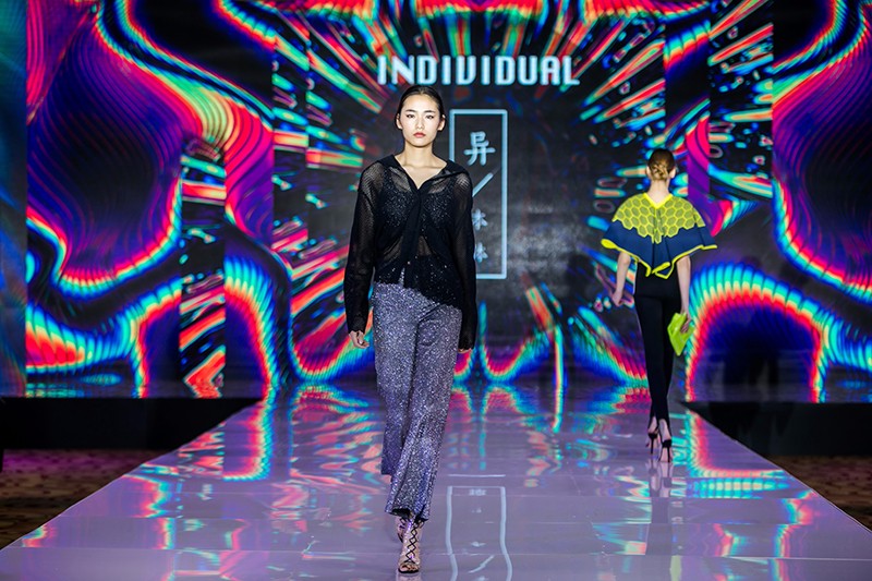 “創(chuàng)意 · 跨越 國(guó)家毛衫紗線資源共享平臺(tái)啟動(dòng)儀式”在威海聯(lián)橋集團(tuán)盛裝啟幕(圖62) “創(chuàng)意 · 跨越 國(guó)家毛衫紗線資源共享平臺(tái)啟動(dòng)儀式”在威海聯(lián)橋集團(tuán)盛裝啟幕(圖62)