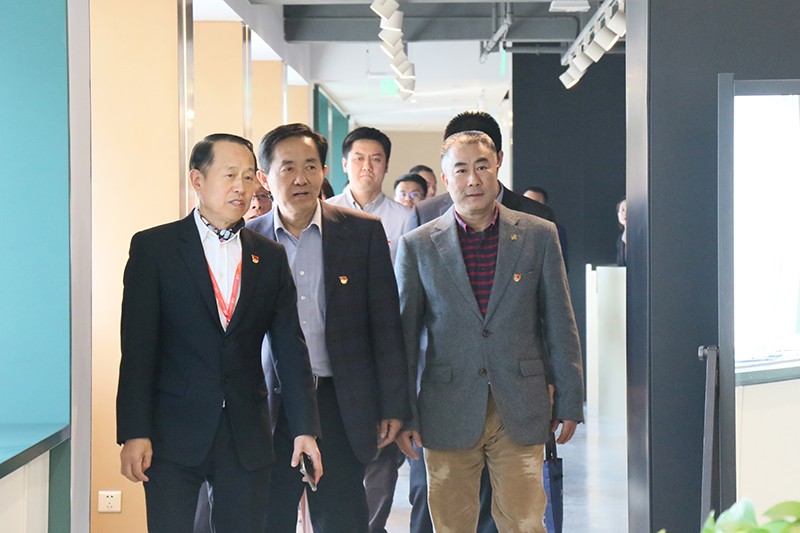 微信圖片_20191101164209.jpg 中國(guó)出口信用保險(xiǎn)公司領(lǐng)導(dǎo)到聯(lián)橋集團(tuán)調(diào)研(圖1)