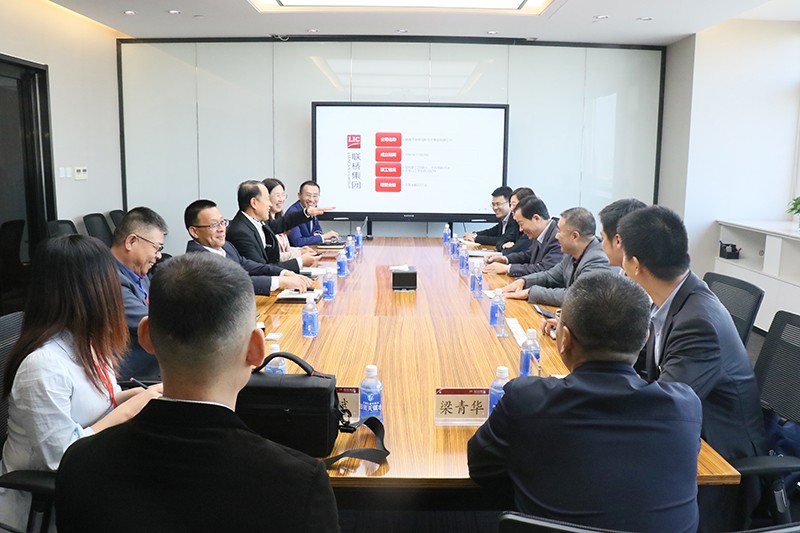 微信圖片_20191101164216.jpg 中國(guó)出口信用保險(xiǎn)公司領(lǐng)導(dǎo)到聯(lián)橋集團(tuán)調(diào)研(圖3)
