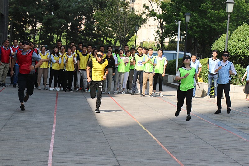 聯(lián)橋集團黨委舉辦【光耀先鋒 “新新”向榮】主題黨建活動(圖2) 聯(lián)橋集團黨委舉辦【光耀先鋒 “新新”向榮】主題黨建活動(圖2)