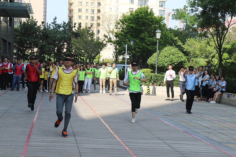 聯(lián)橋集團黨委舉辦【光耀先鋒 “新新”向榮】主題黨建活動(圖3) 聯(lián)橋集團黨委舉辦【光耀先鋒 “新新”向榮】主題黨建活動(圖3)