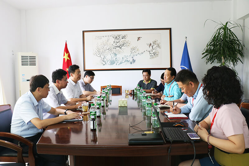 威海市委政研室、市中小企業(yè)局領(lǐng)導(dǎo)來聯(lián)橋新材調(diào)研