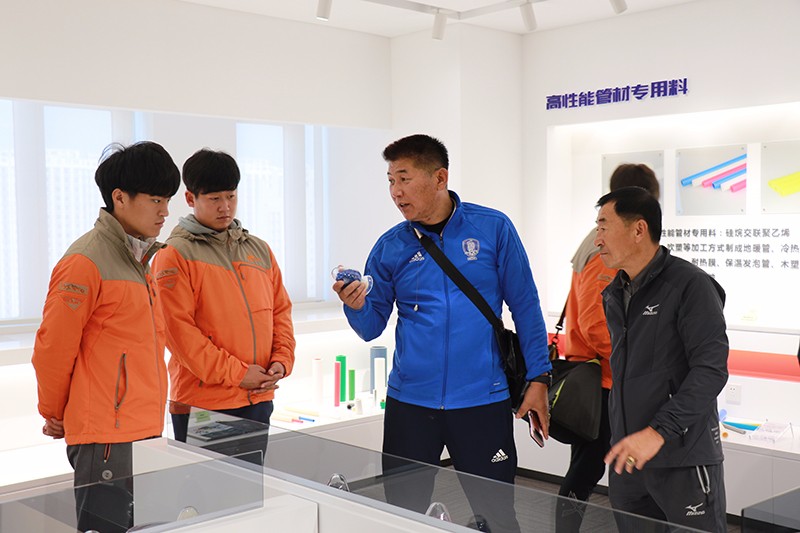 聯(lián)橋星期六足球隊(duì)與韓國(guó)群山足球聯(lián)隊(duì)上演跨國(guó)友誼賽(圖10) 聯(lián)橋星期六足球隊(duì)與韓國(guó)群山足球聯(lián)隊(duì)上演跨國(guó)友誼賽(圖10)