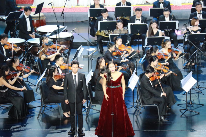 聯橋藍色暢想合唱團在“威海市成立三十周年交響合唱音樂會”壓軸演唱(圖3) 聯橋藍色暢想合唱團在“威海市成立三十周年交響合唱音樂會”壓軸演唱(圖3)