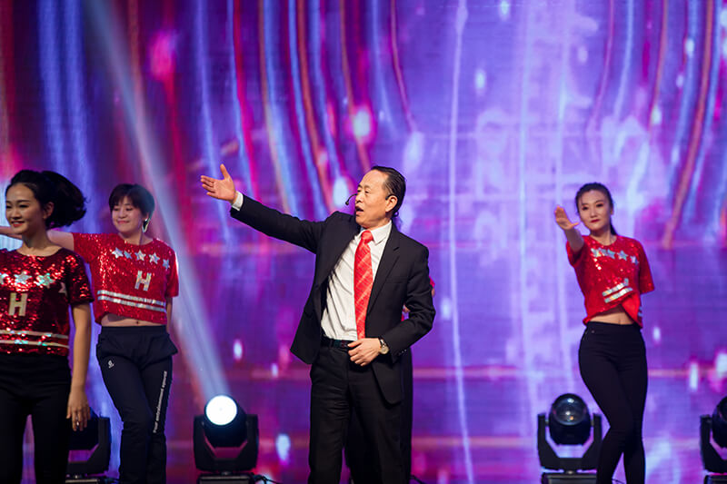 歡欣鼓舞迎新春，滿懷豪情攀高峰 | 聯(lián)橋集團(tuán)2020迎新春聯(lián)歡晚會激情開演(圖46)