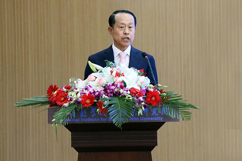 聯(lián)橋集團黨委書記、董事長慕镕鍵當(dāng)選為吉林大學(xué)威海校友會首任會長(圖8)