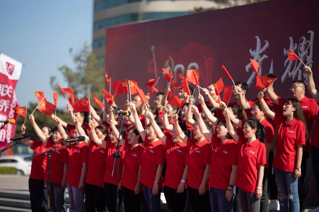 聯(lián)橋集團黨委舉辦“光耀先鋒·致敬力量”慶祝建黨100周年活動(圖9)
